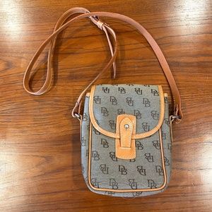 Beautiful Dooney & Bourke Signature Crossbody Bag